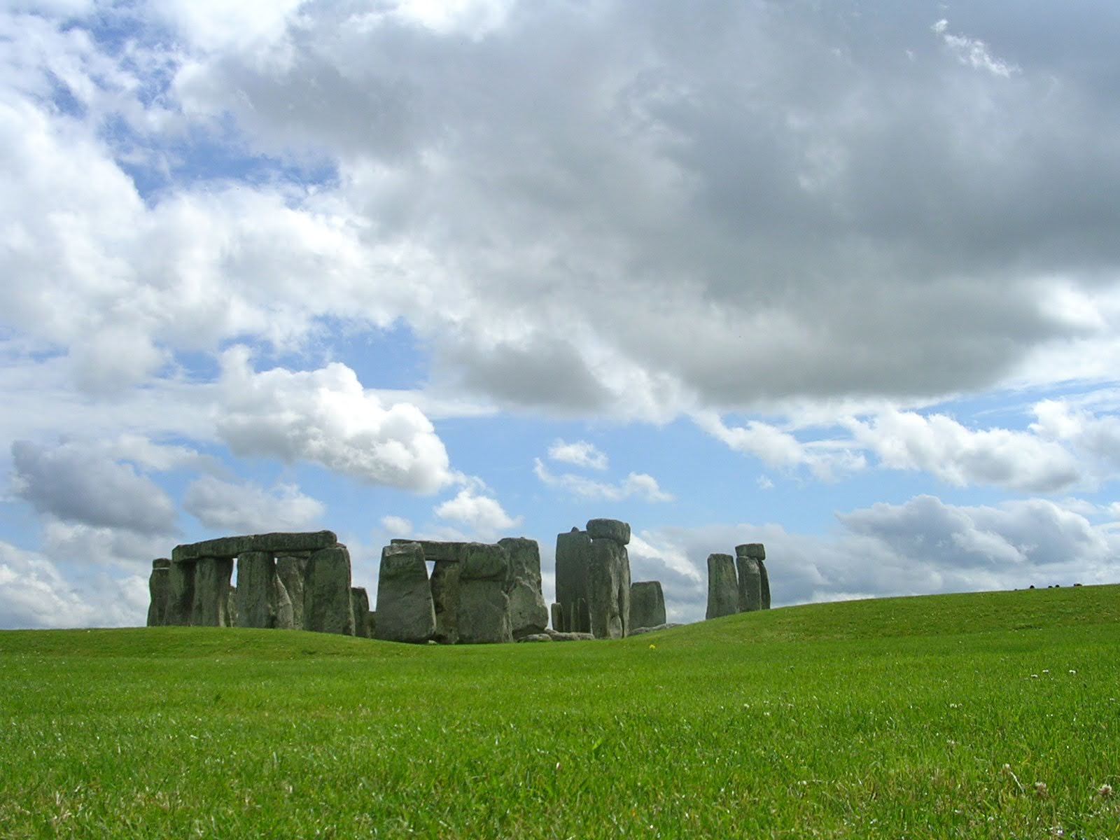 Stonehenge close view of trilithons and lintels